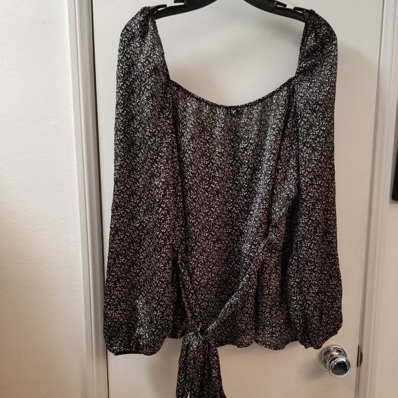 wrap around front tie back long sleeve top - Picture 3 of 8